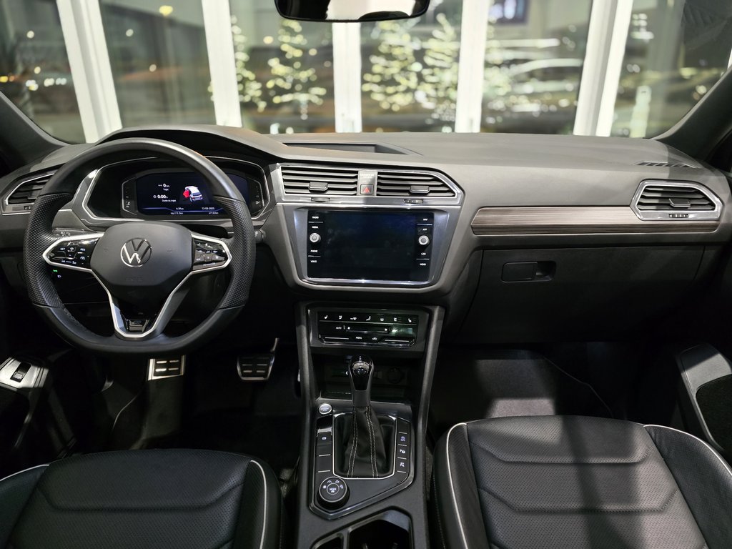 Volkswagen Tiguan Highline R-Line | DÉMARREUR | NAV | PANO | CUIR 2024 à Laval, Québec - 11 - w1024h768px