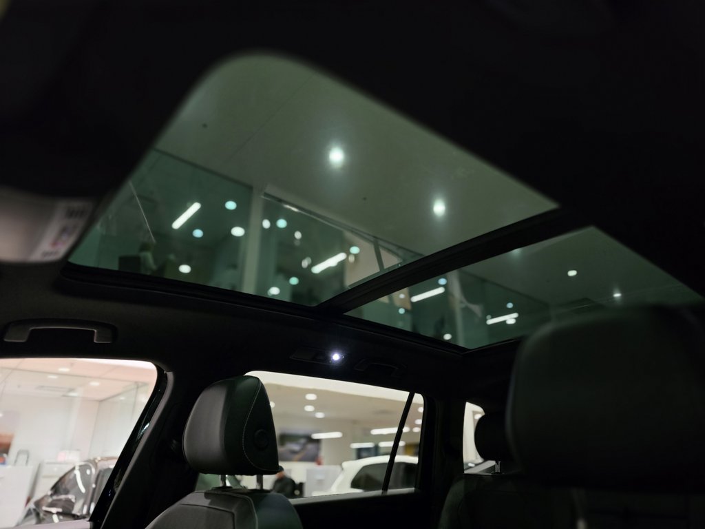 Volkswagen Tiguan Highline R-Line | DÉMARREUR | NAV | PANO | CUIR 2024 à Laval, Québec - 20 - w1024h768px