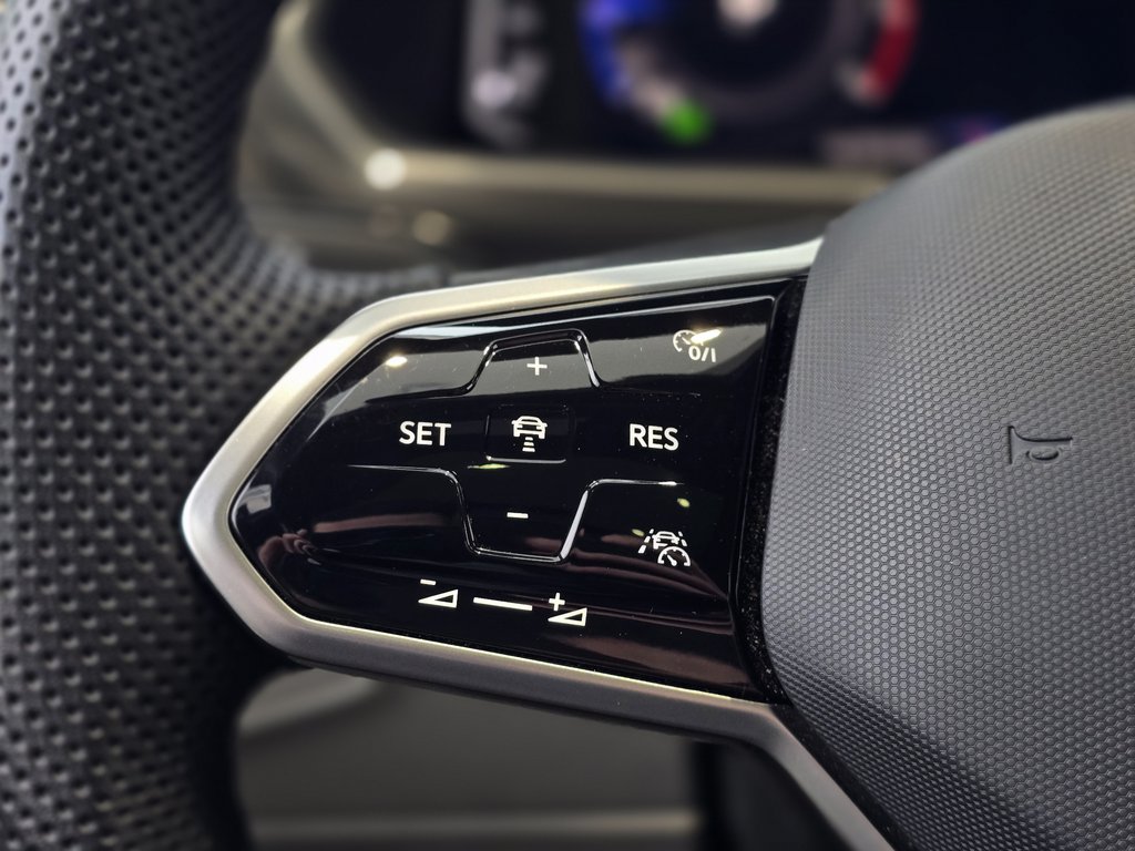 2024 Volkswagen Tiguan Highline R-Line BAS KM | DÉMARREUR | NAV | PANO | in Laval, Quebec - 15 - w1024h768px