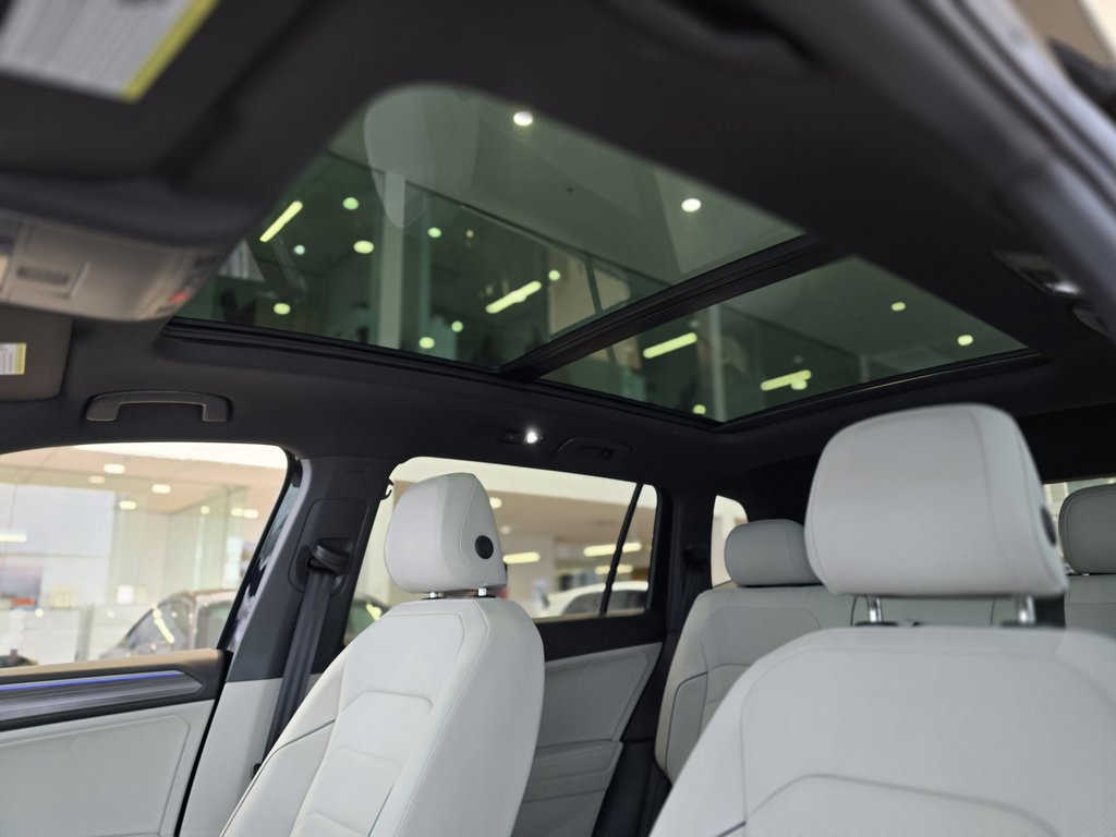 2024 Volkswagen Tiguan Highline R-Line BAS KM | DÉMARREUR | NAV | PANO | in Laval, Quebec - 21 - w1024h768px