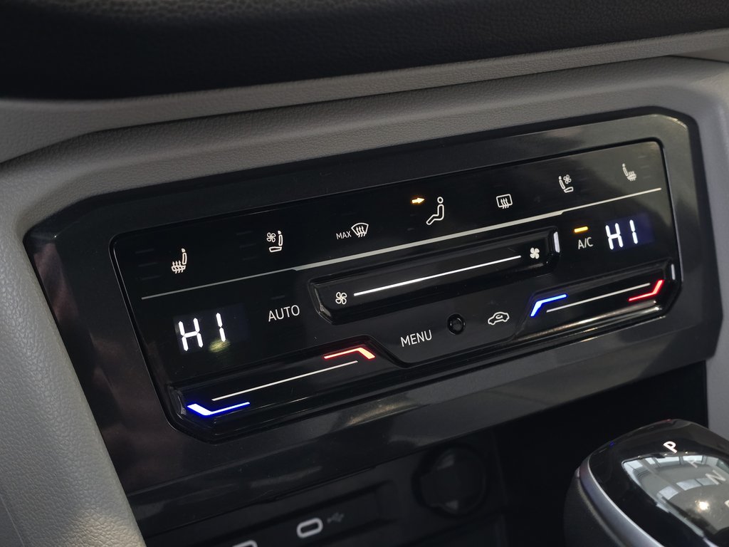 2024 Volkswagen Tiguan Highline R-Line BAS KM | DÉMARREUR | NAV | PANO | in Laval, Quebec - 18 - w1024h768px