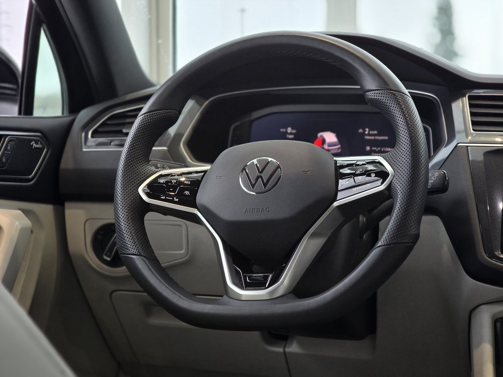 2024 Volkswagen Tiguan Highline R-Line BAS KM | DÉMARREUR | NAV | PANO | in Laval, Quebec - 13 - w1024h768px