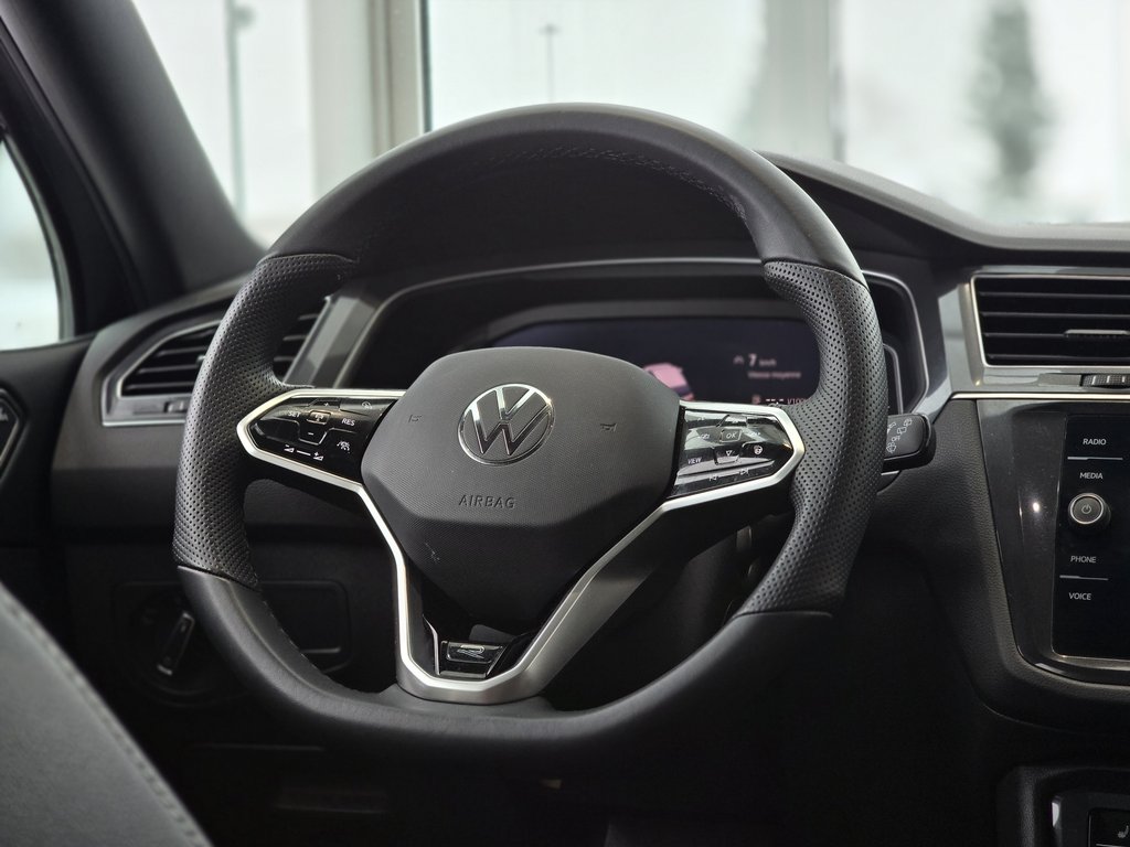 2024 Volkswagen Tiguan Highline R-Line BAS KM | DÉMARREUR | NAV | PANO | in Laval, Quebec - 12 - w1024h768px