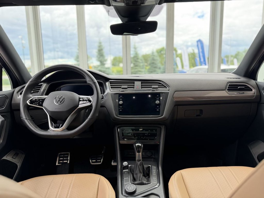 Volkswagen Tiguan Comfortline R-Line Black Edition 4MOTION | DÉMARREUR | TOIT PANO +++ 2024 à Laval, Québec - 11 - w1024h768px