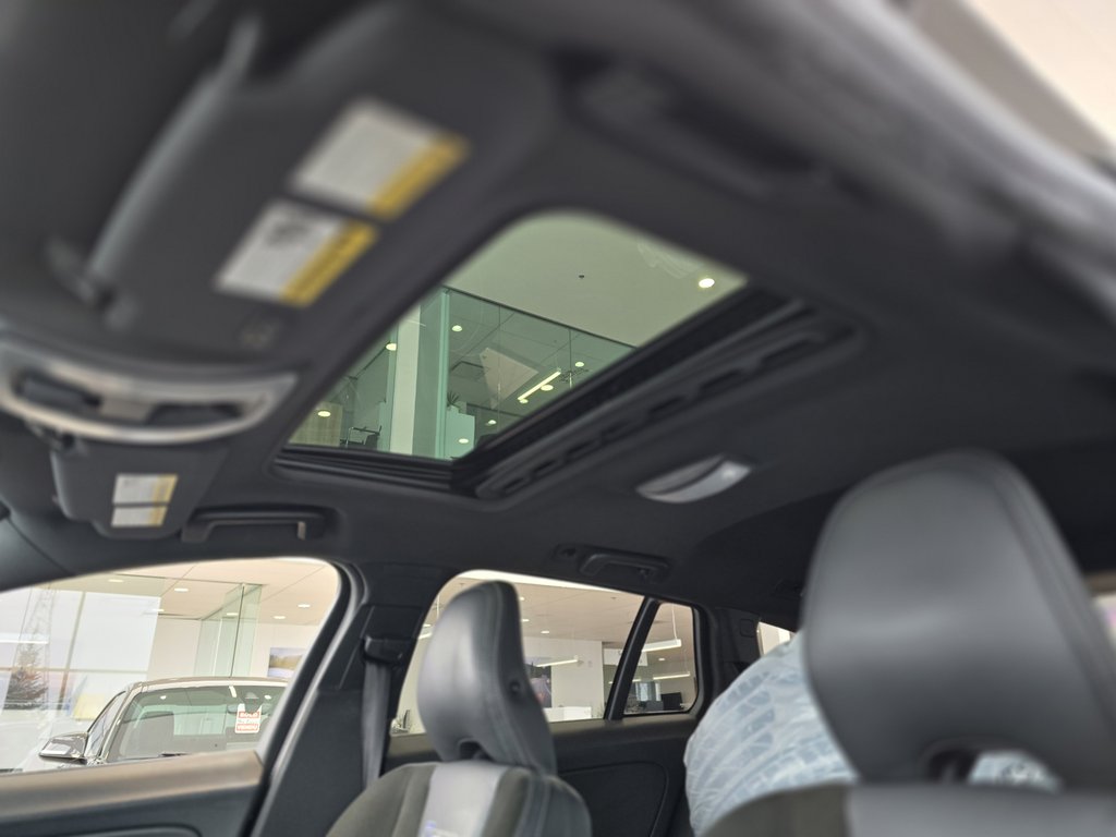 2015 Volvo V60 T6 R-Design | TRÈS RARE | 325HP | 8 ROUES | +++ in Laval, Quebec - 19 - w1024h768px
