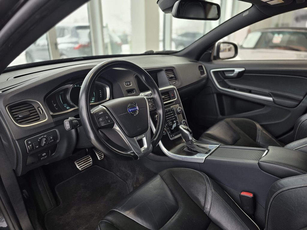 2015 Volvo V60 T6 R-Design | TRÈS RARE | 325HP | 8 ROUES | +++ in Laval, Quebec - 10 - w1024h768px