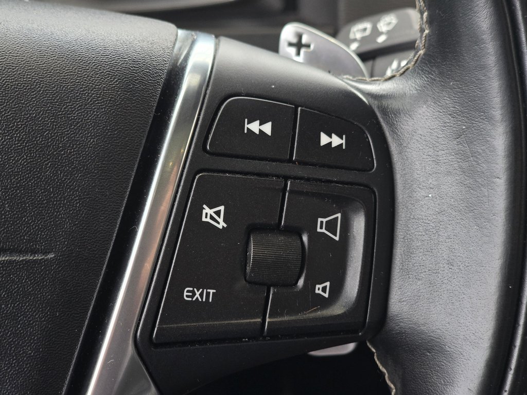 2015 Volvo V60 T6 R-Design | TRÈS RARE | 325HP | 8 ROUES | +++ in Laval, Quebec - 12 - w1024h768px