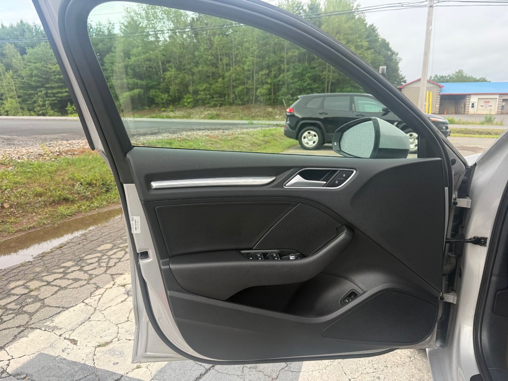 2015 Audi A3 2.0T Progressiv, keyless entry, Cruise control, BT in Kentville, Nova Scotia - 7 - w1024h768px
