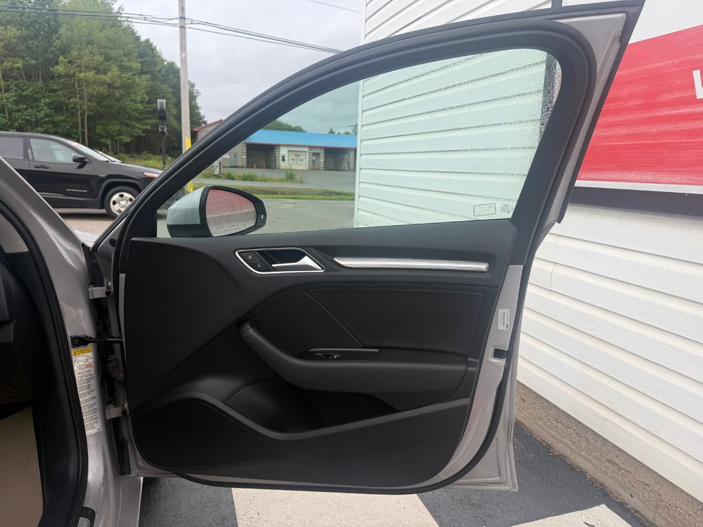 2015 Audi A3 2.0T Progressiv, keyless entry, Cruise control, BT in Kentville, Nova Scotia - 19 - w1024h768px