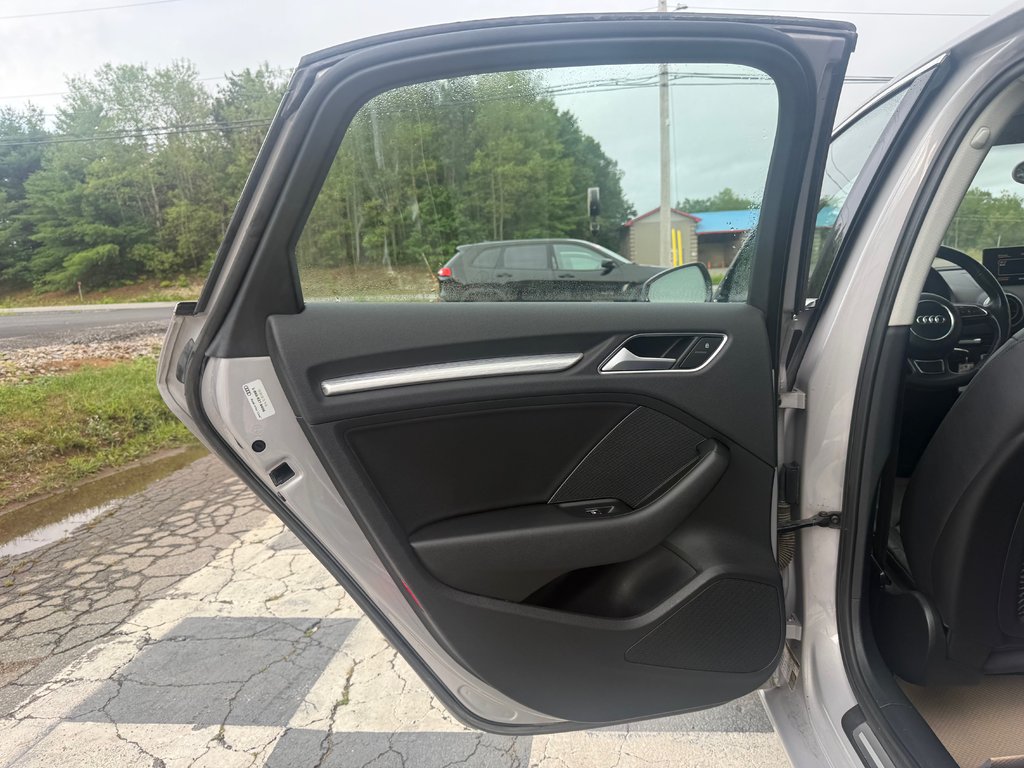 2015 Audi A3 2.0T Progressiv, keyless entry, Cruise control, BT in Kentville, Nova Scotia - 14 - w1024h768px
