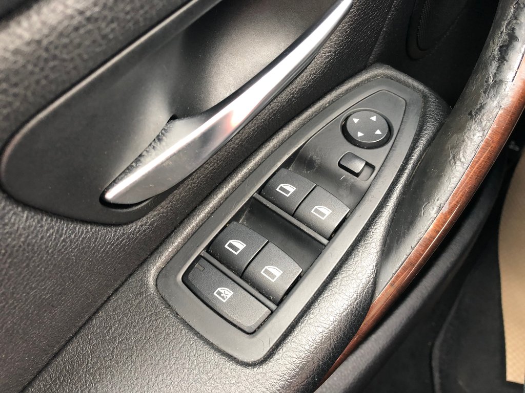 2013 BMW 328i xDrive Xdrive - sunroof, power memory seats, a/c, cruise in COLDBROOK, Nova Scotia - 7 - w1024h768px