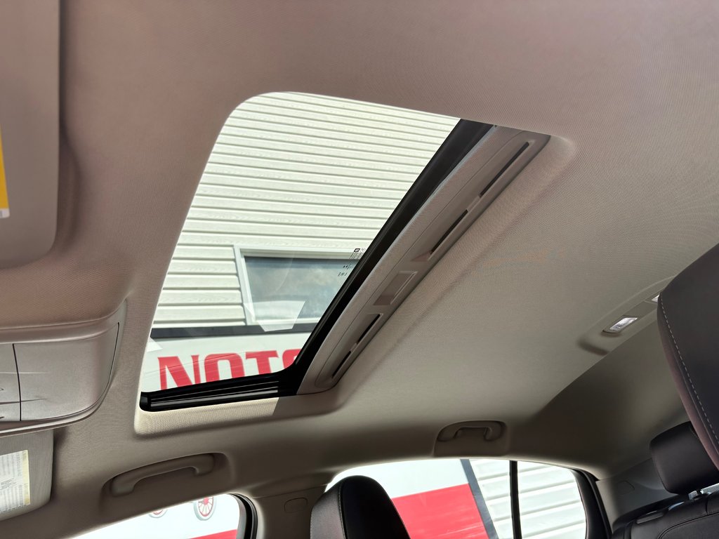 Buick REGAL SPOR Essence - power memory seats, hands free, cruise 2018 à Kentville, Nouvelle-Écosse - 22 - w1024h768px