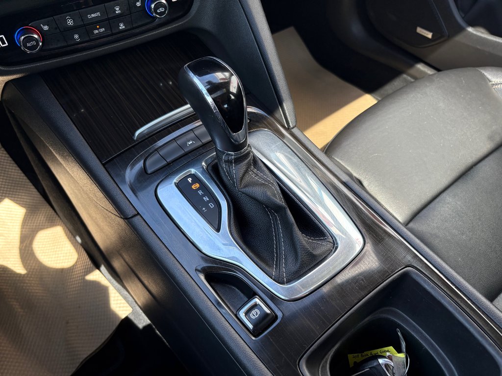 Buick REGAL SPOR Essence - power memory seats, hands free, cruise 2018 à Kentville, Nouvelle-Écosse - 16 - w1024h768px