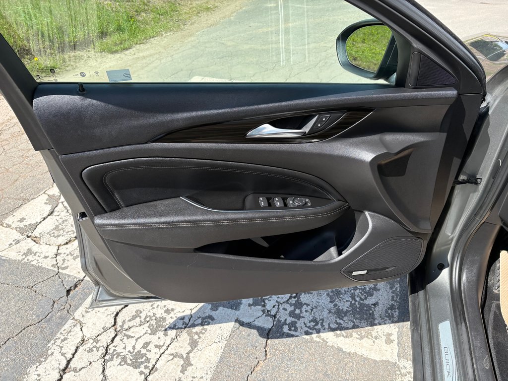 Buick REGAL SPOR Essence - power memory seats, hands free, cruise 2018 à Kentville, Nouvelle-Écosse - 18 - w1024h768px