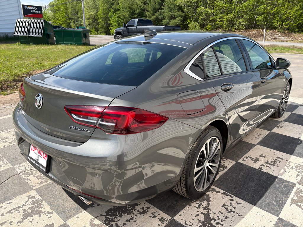 Buick REGAL SPOR Essence - power memory seats, hands free, cruise 2018 à Kentville, Nouvelle-Écosse - 4 - w1024h768px