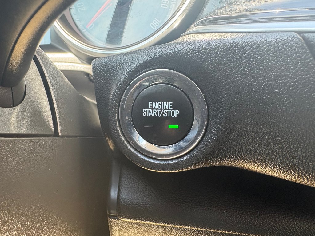 Buick REGAL SPOR Essence - power memory seats, hands free, cruise 2018 à Kentville, Nouvelle-Écosse - 11 - w1024h768px