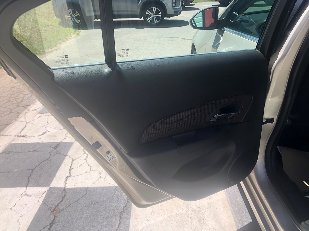 Chevrolet Cruze LT 1LT - Power Windows, Reverse Camera, Hands Free 2015 à COLDBROOK, Nouvelle-Écosse - 16 - w1024h768px