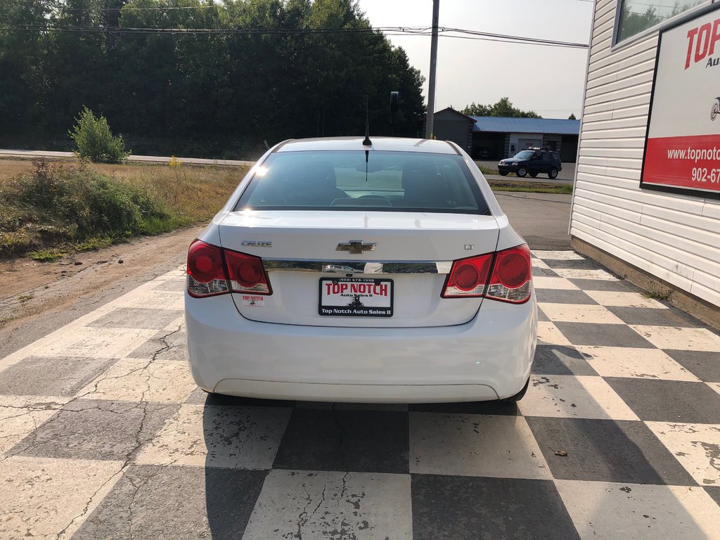 2014  Cruze 1LT, power locks, cruise control, reverse camera in COLDBROOK, Nova Scotia - 5 - w1024h768px