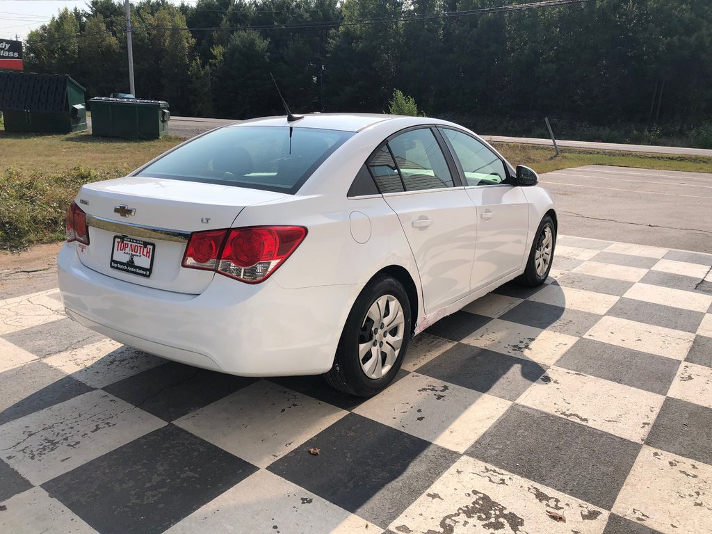 2014  Cruze 1LT, power locks, cruise control, reverse camera in COLDBROOK, Nova Scotia - 4 - w1024h768px