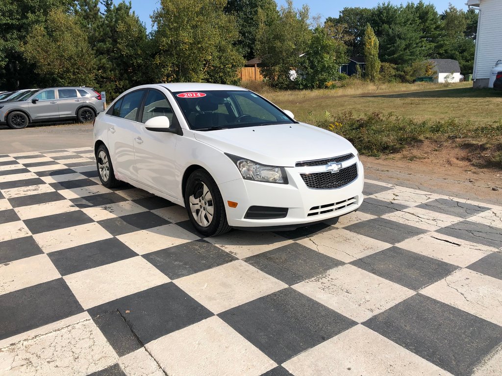 2014  Cruze 1LT, power locks, cruise control, reverse camera in COLDBROOK, Nova Scotia - 3 - w1024h768px