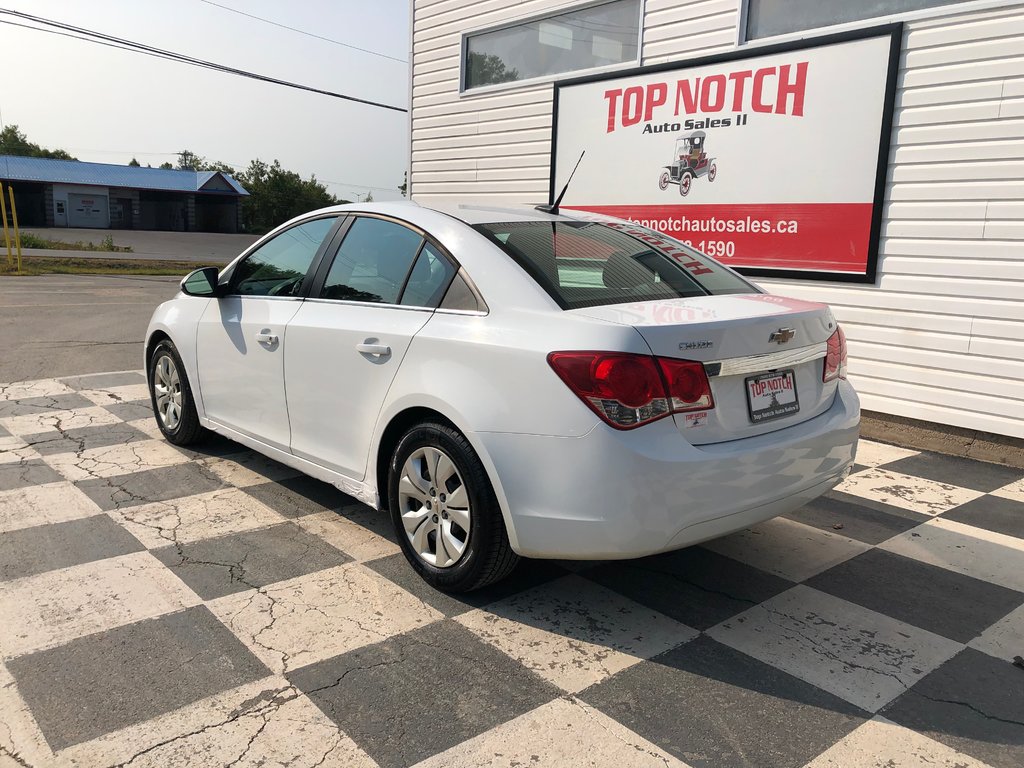 2014  Cruze 1LT, power locks, cruise control, reverse camera in COLDBROOK, Nova Scotia - 6 - w1024h768px