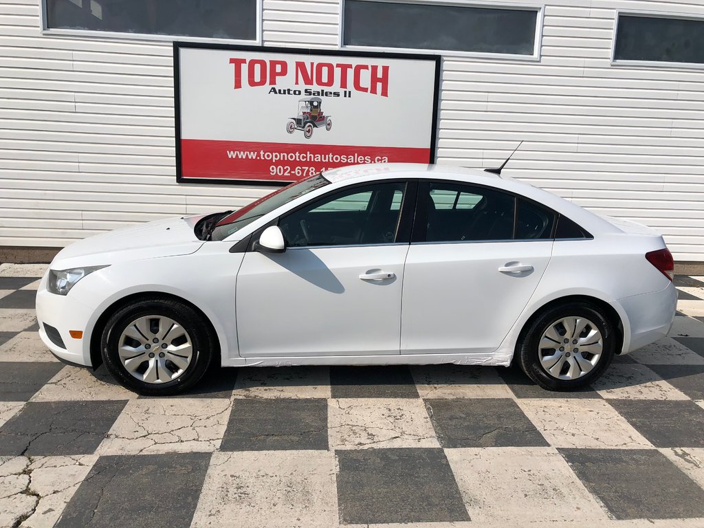 2014  Cruze 1LT, power locks, cruise control, reverse camera in COLDBROOK, Nova Scotia - 23 - w1024h768px