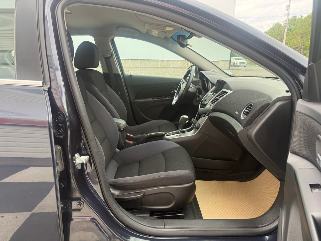 2014 Chevrolet CRUZE LT, keyless entry, Cruise control, Bluetooth in COLDBROOK, Nova Scotia - 19 - w1024h768px