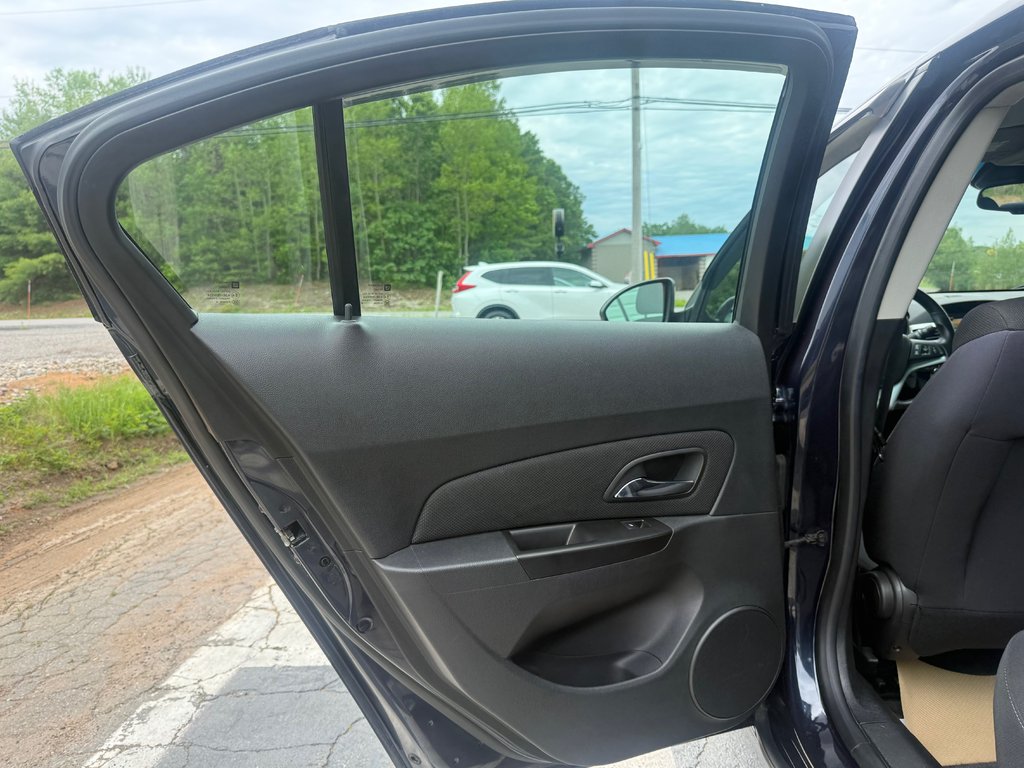 2014 Chevrolet CRUZE LT, keyless entry, Cruise control, Bluetooth in COLDBROOK, Nova Scotia - 13 - w1024h768px