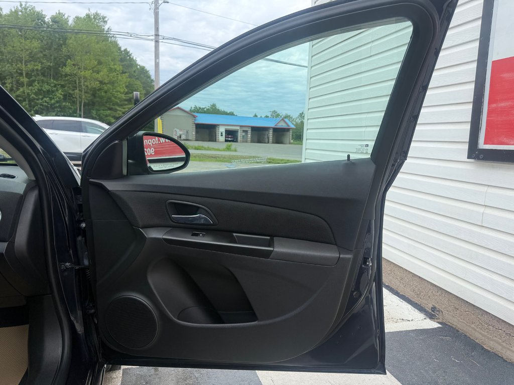 2014 Chevrolet CRUZE LT, keyless entry, Cruise control, Bluetooth in COLDBROOK, Nova Scotia - 18 - w1024h768px