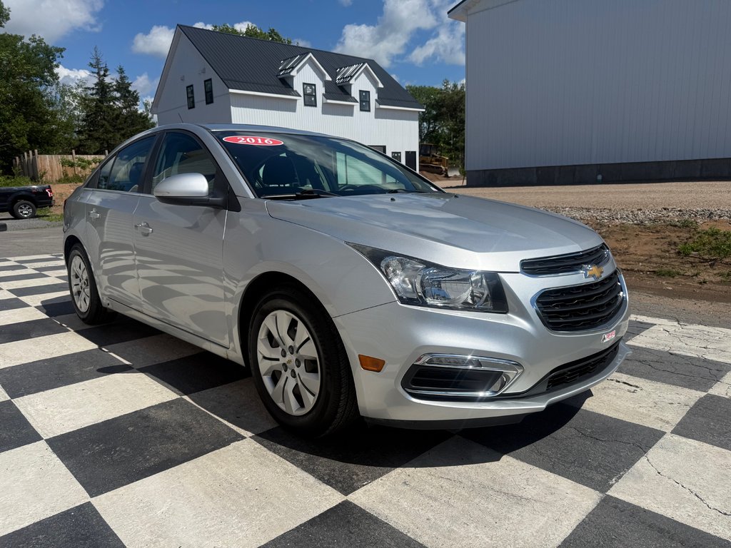 Chevrolet CRUZE LT, keyless entry, Cruise control, Bluetooth 2016 à Kentville, Nouvelle-Écosse - 3 - w1024h768px