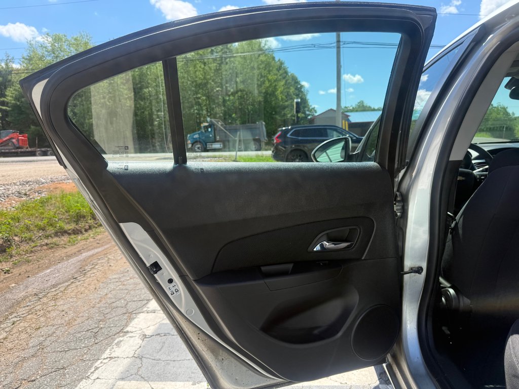 Chevrolet CRUZE LT, keyless entry, Cruise control, Bluetooth 2016 à Kentville, Nouvelle-Écosse - 13 - w1024h768px