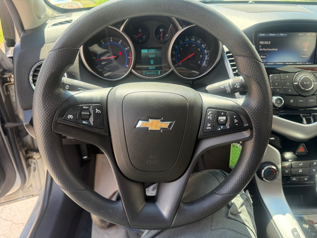 Chevrolet CRUZE LT, keyless entry, Cruise control, Bluetooth 2016 à Kentville, Nouvelle-Écosse - 10 - w1024h768px