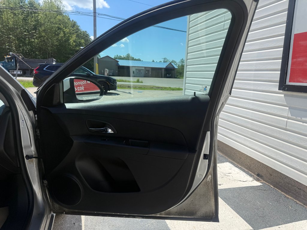 Chevrolet CRUZE LT, keyless entry, Cruise control, Bluetooth 2016 à Kentville, Nouvelle-Écosse - 18 - w1024h768px