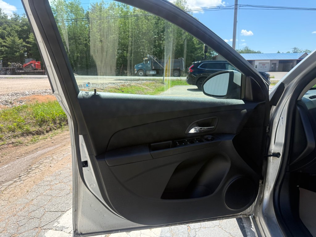 Chevrolet CRUZE LT, keyless entry, Cruise control, Bluetooth 2016 à Kentville, Nouvelle-Écosse - 7 - w1024h768px