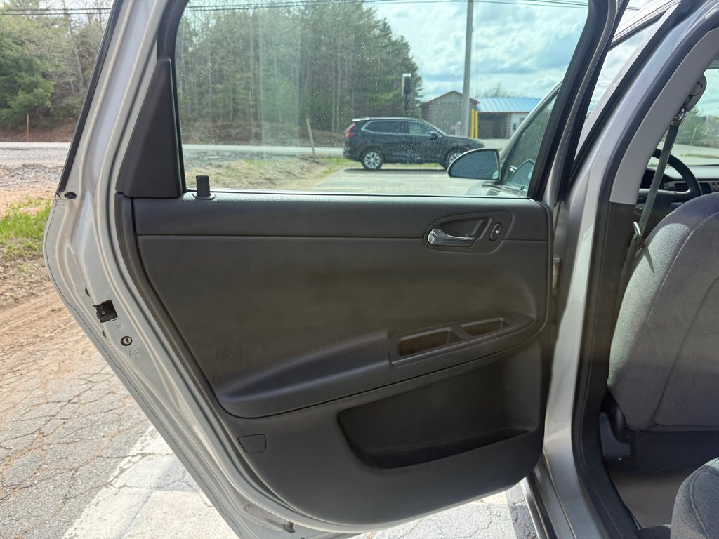 2007 Chevrolet IMPALA LS LS, keyless entry, backup camera, Bluetooth in Kentville, Nova Scotia - 13 - w1024h768px