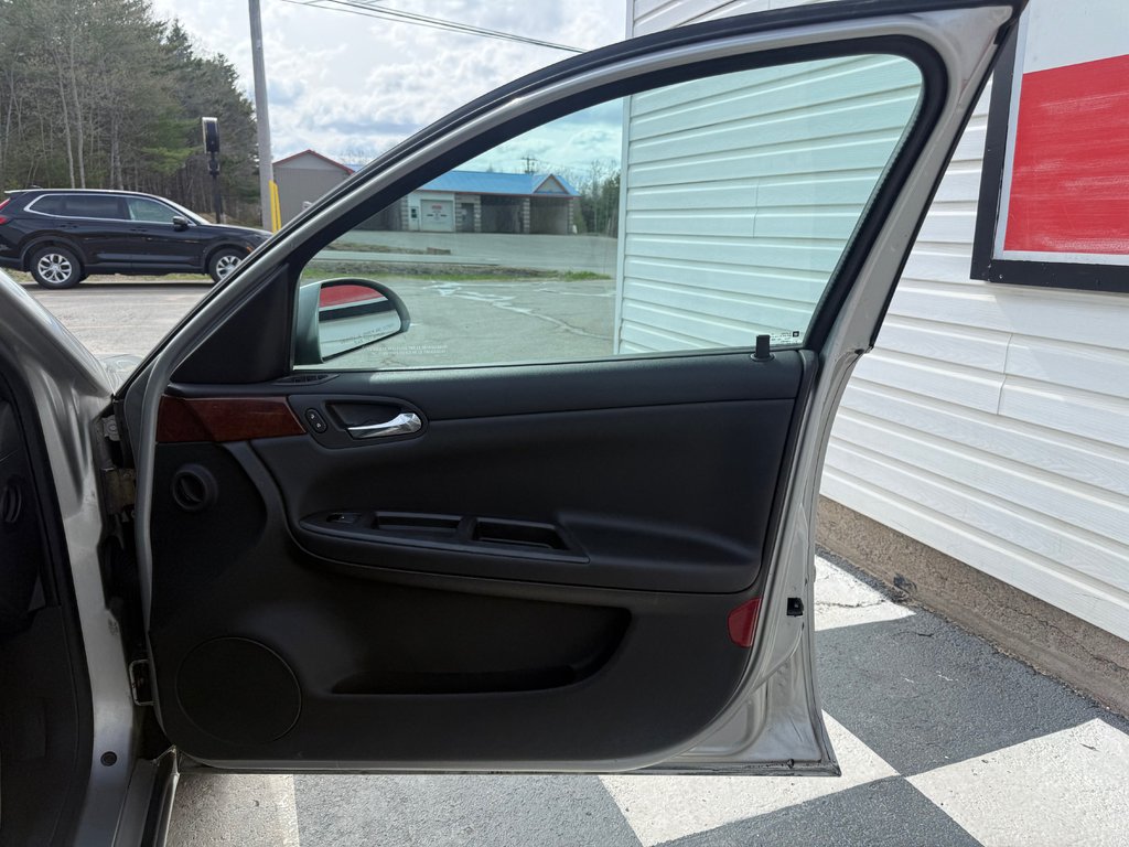 2007 Chevrolet IMPALA LS LS, keyless entry, backup camera, Bluetooth in Kentville, Nova Scotia - 18 - w1024h768px