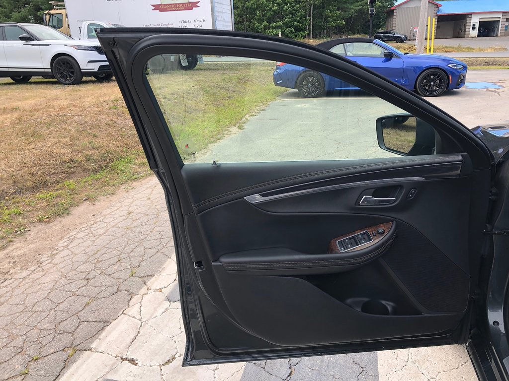 2014 Chevrolet Impala LT- cruise control, reverse camera, hands free, AC in COLDBROOK, Nova Scotia - 7 - w1024h768px