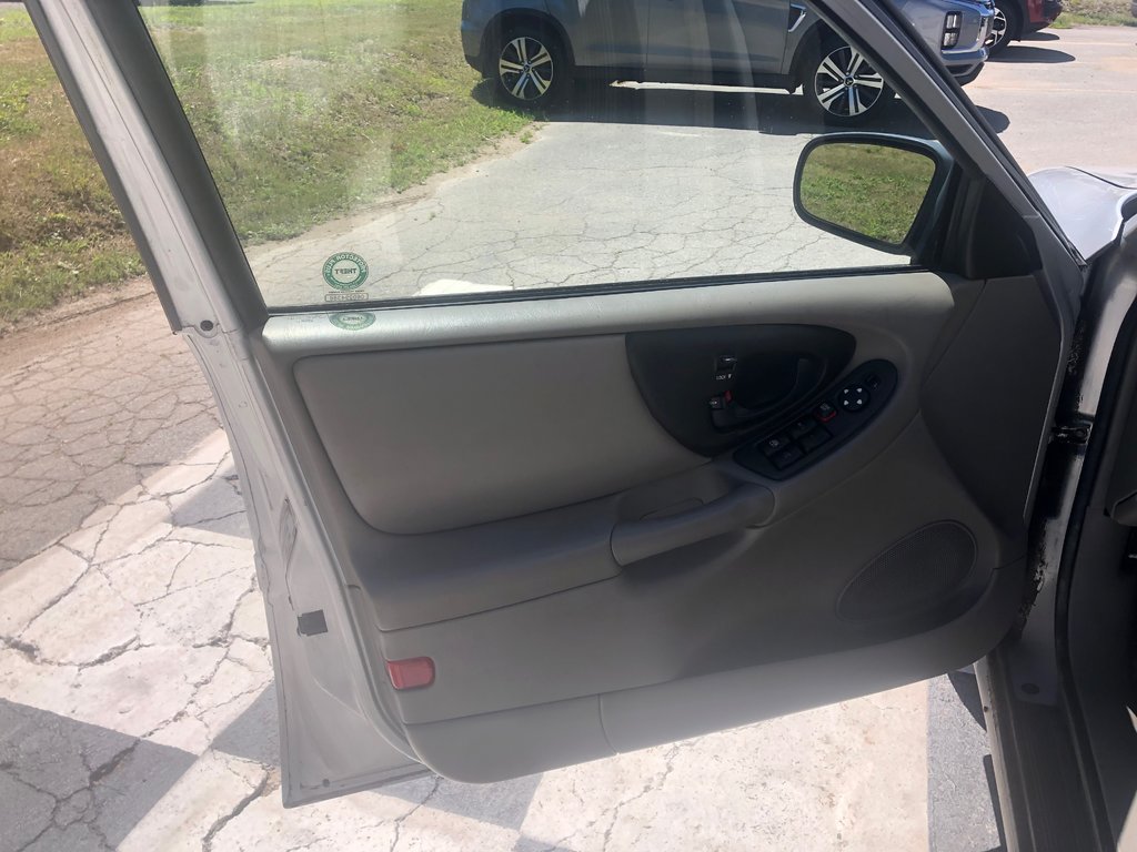 Chevrolet Malibu - Cruise Control, CD Player, Power Windows 2003 à COLDBROOK, Nouvelle-Écosse - 7 - w1024h768px