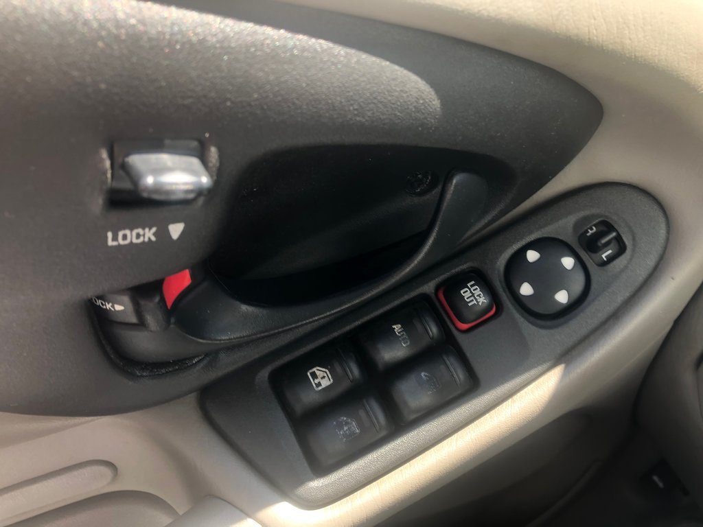 Chevrolet Malibu - Cruise Control, CD Player, Power Windows 2003 à COLDBROOK, Nouvelle-Écosse - 8 - w1024h768px