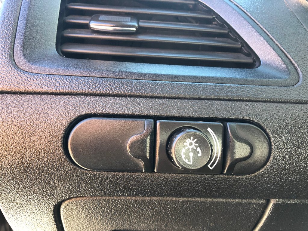2009 Chevrolet Malibu 2LT - Sunroof, CD Player, Power Windows in COLDBROOK, Nova Scotia - 10 - w1024h768px