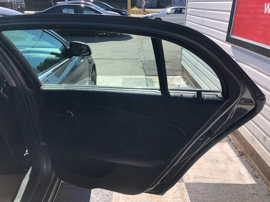 2009 Chevrolet Malibu 2LT - Sunroof, CD Player, Power Windows in COLDBROOK, Nova Scotia - 22 - w1024h768px