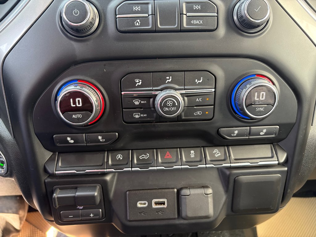 Chevrolet Silverado 1500 LT - power seats, reverse camera, hands free, a/c 2019 à COLDBROOK, Nouvelle-Écosse - 14 - w1024h768px