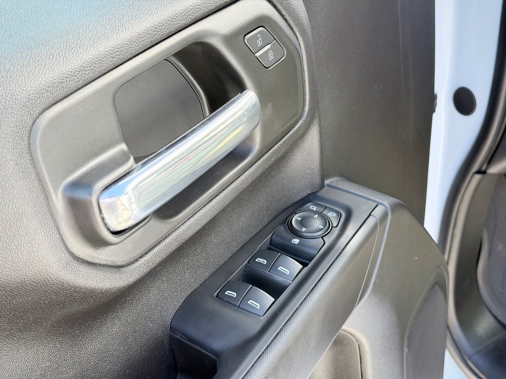 2024 Chevrolet Silverado 1500 Custom Trail Boss | Spacious + Rugged, Rear Camera in COLDBROOK, Nova Scotia - 8 - w1024h768px