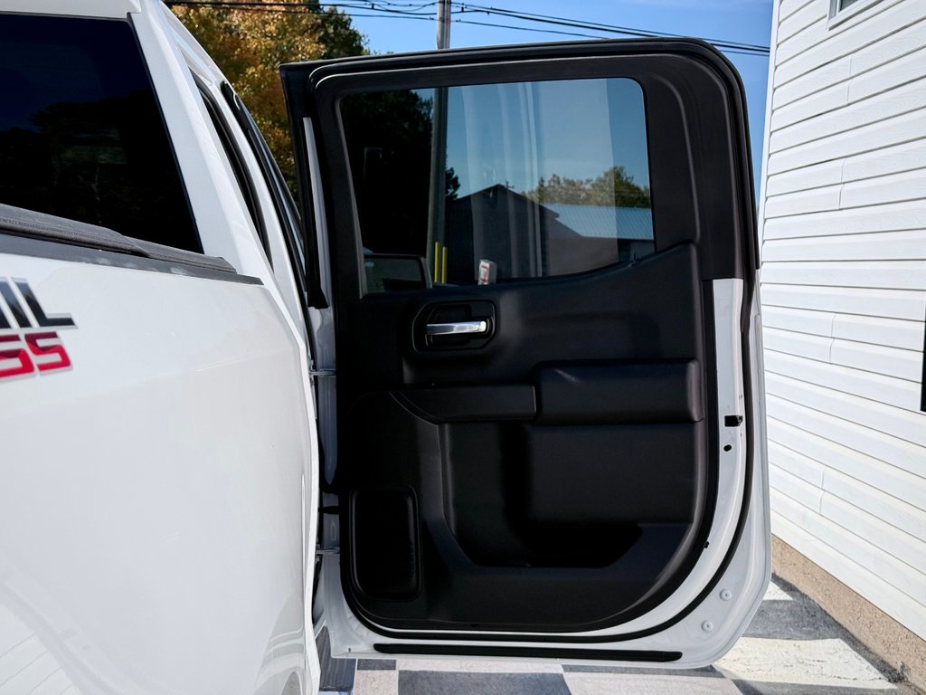 2024 Chevrolet Silverado 1500 Custom Trail Boss | Spacious + Rugged, Rear Camera in COLDBROOK, Nova Scotia - 23 - w1024h768px
