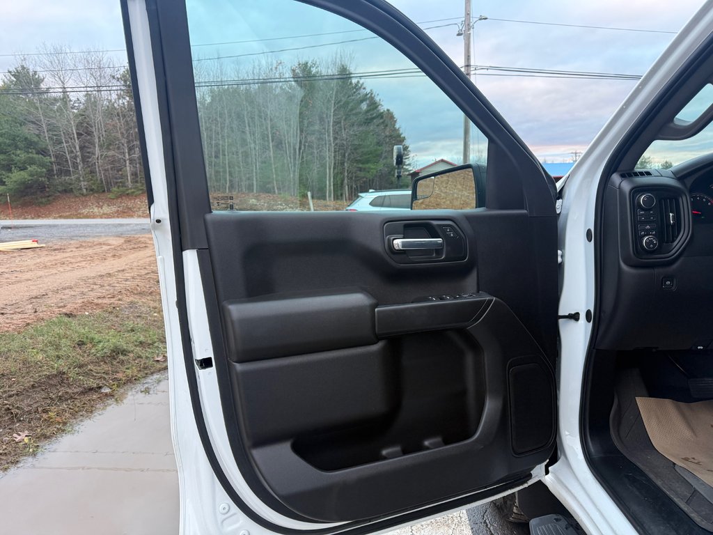 2024 Chevrolet Silverado 1500 Custom Trail Boss, bench seats, keyless entry, rem in COLDBROOK, Nova Scotia - 7 - w1024h768px