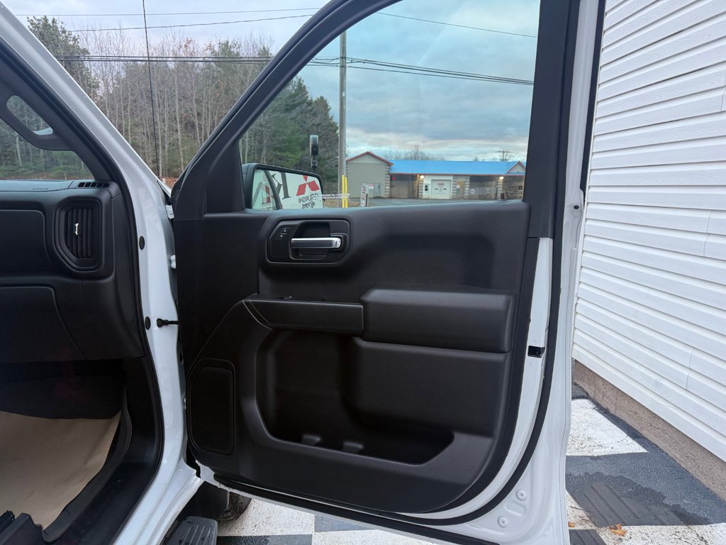 2024 Chevrolet Silverado 1500 Custom Trail Boss, bench seats, keyless entry, rem in COLDBROOK, Nova Scotia - 19 - w1024h768px