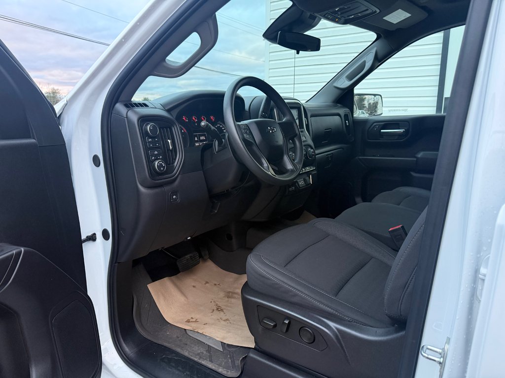 2024 Chevrolet Silverado 1500 Custom Trail Boss, bench seats, keyless entry, rem in COLDBROOK, Nova Scotia - 13 - w1024h768px