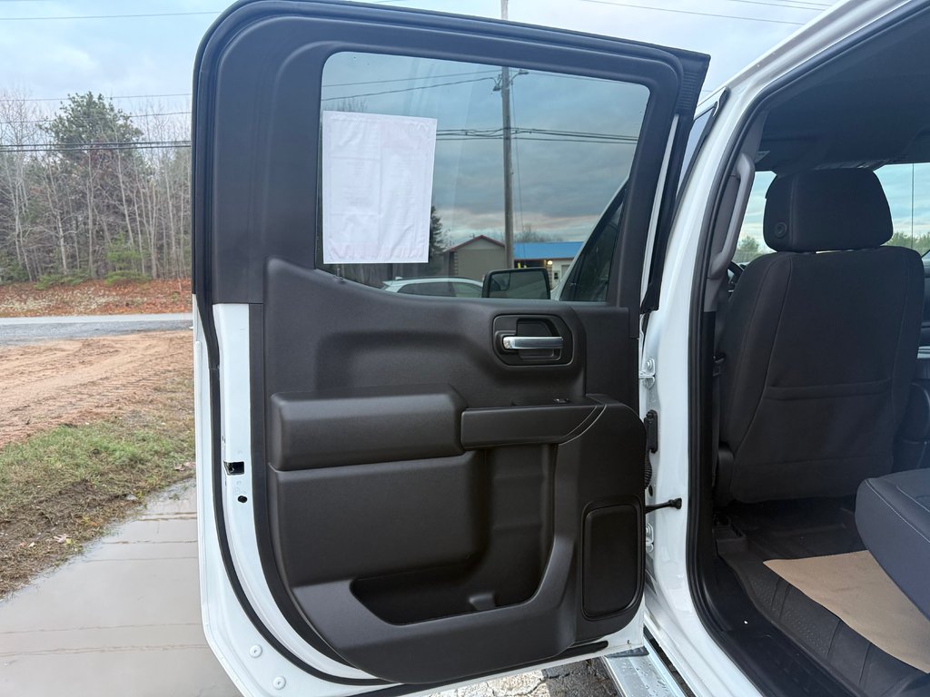 2024 Chevrolet Silverado 1500 Custom Trail Boss, bench seats, keyless entry, rem in COLDBROOK, Nova Scotia - 14 - w1024h768px