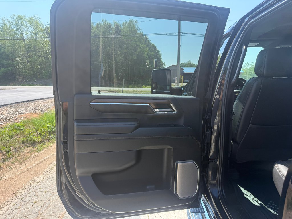 2024 Chevrolet SILVERADO 2500 High Country in COLDBROOK, Nova Scotia - 14 - w1024h768px