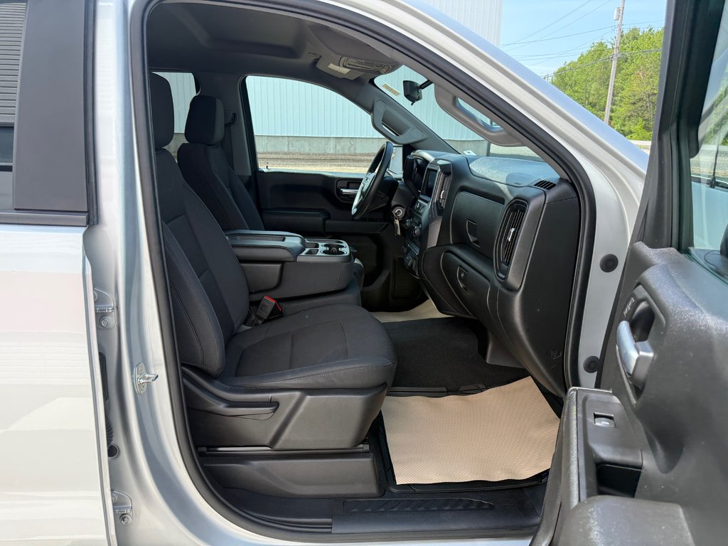 2020 Chevrolet SILVERADO K1500 Custom, keyless entry, backup camera, Bluetooth in COLDBROOK, Nova Scotia - 19 - w1024h768px